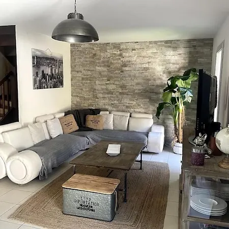 펜션 Charmante Maison Vue Piscine *