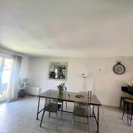 펜션 Charmante Maison Vue Piscine *