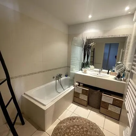Charmante Maison Vue Piscine * 로크부른수르알젠스